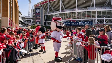 when is the reds opening day 2024